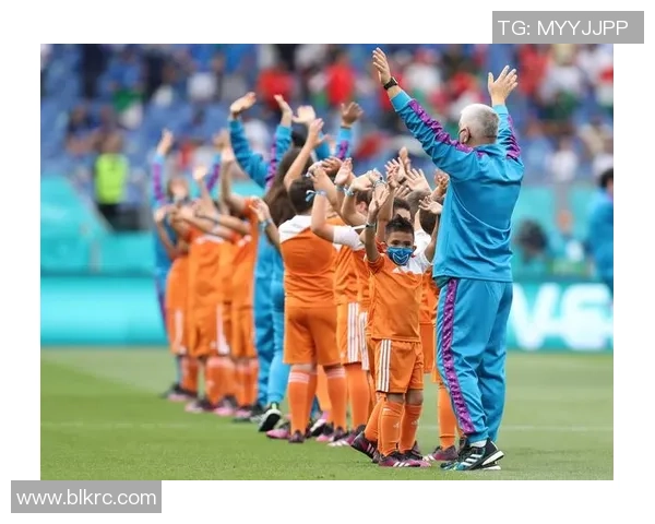 意大利足球明星与华裔妻子的爱情故事揭示文化交融之美