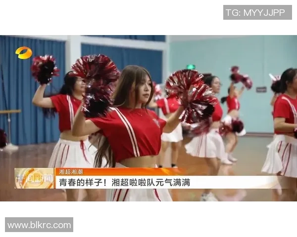 足球啦啦队牌的魅力与文化探讨：如何提升球队士气与观众热情