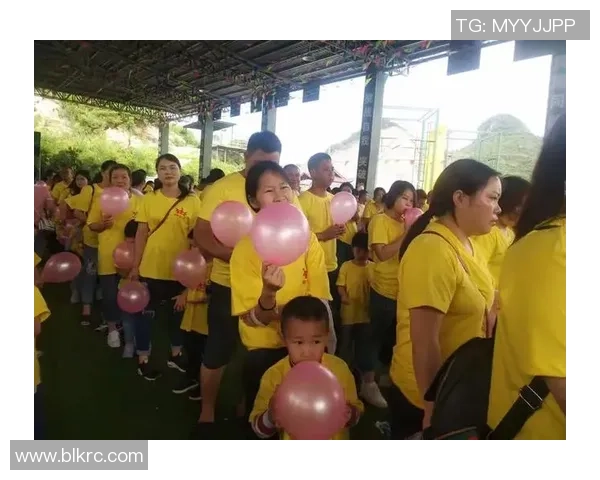 聪聪足球带你领略足球魅力探索技巧与团队合作的完美结合