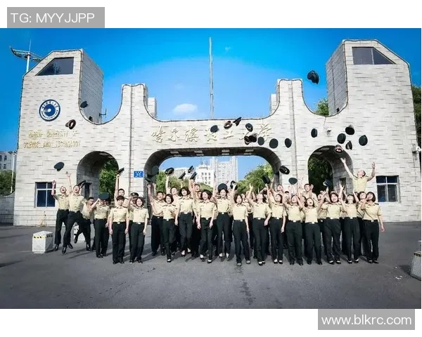 石玲足球：从草地到荣耀的奋斗之路与梦想追逐的精彩瞬间